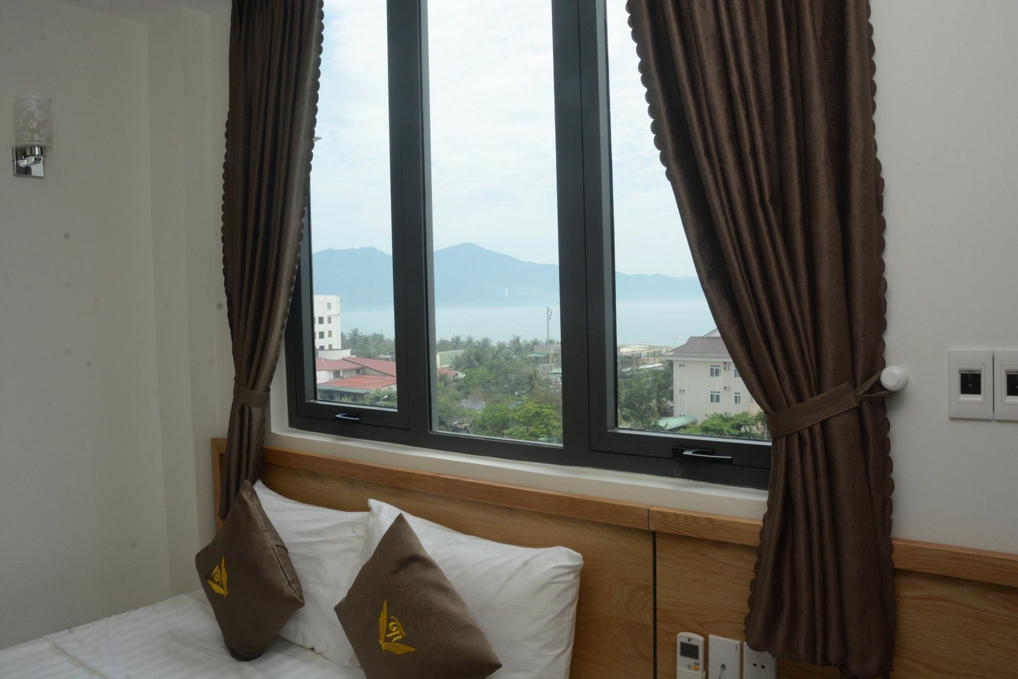 Trang Ngan Hotel By Thg Дананг Екстер'єр фото